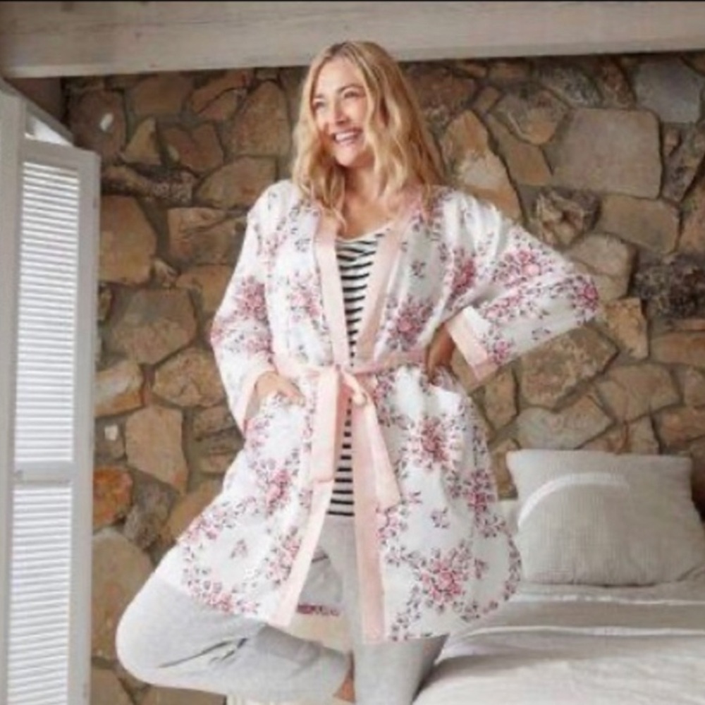 Morgan Lane Satin Floral Robe Women’s Size S/M Allie Robe White